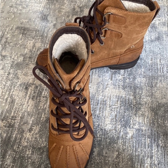 Ugg Azaria Boots - Picture 8 of 8